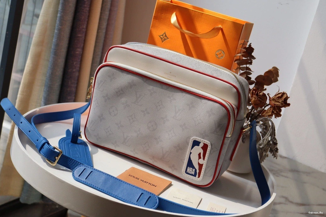 LVXNBA LOUIS MESSENGER NIL VUITTON 0215